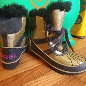 (SOLD) Sorel Goldtone Sprakle Boot Kids Size US 12